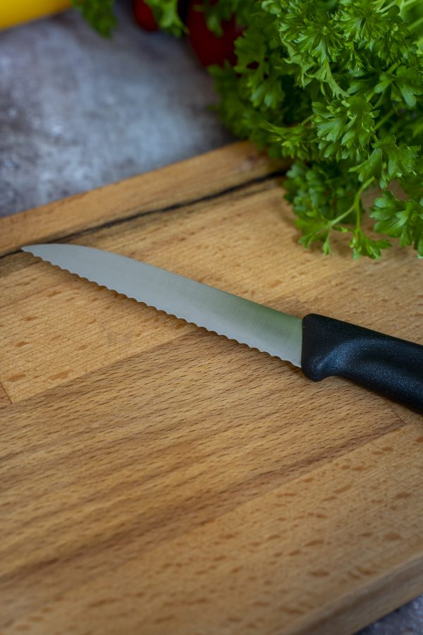 Victorinox Gemüsemesser, 8 cm, Wellenschliff, absolut scharf, schwarz, Swiss Classic – Bild 3