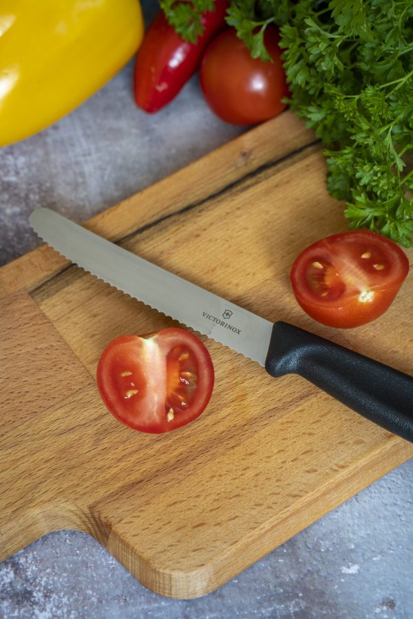 Victorinox Tomaten- und Tafelmesser, 11 cm, Wellenschliff, absolut scharf, schwarz, Swiss Classic – Bild 3
