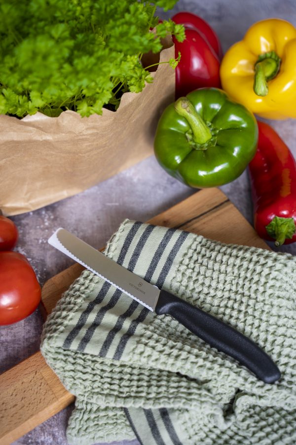Victorinox Tomaten- und Tafelmesser, 11 cm, Wellenschliff, absolut scharf, schwarz, Swiss Classic – Bild 4